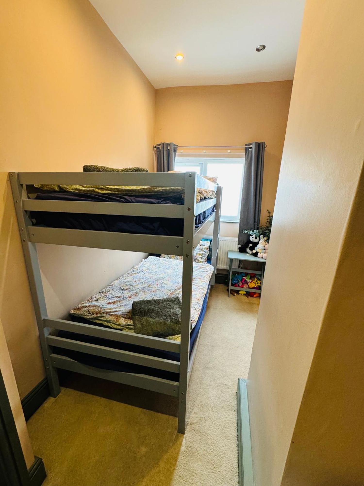 The Cosy In Burton. Sleeps 5. Fast Wi-fi
