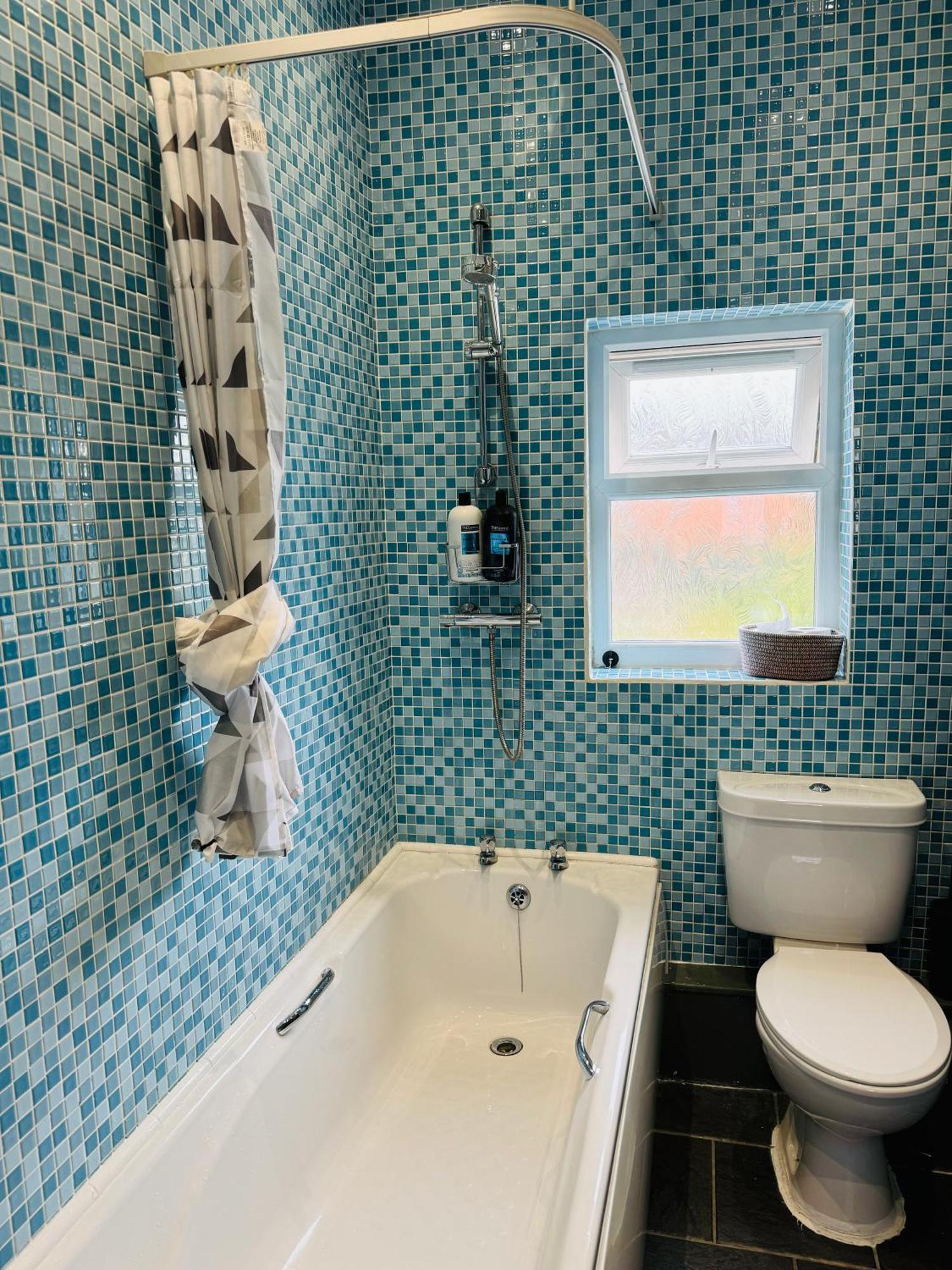 Holiday home The Cosy In Burton. Sleeps 5. Fast Wi-fi Burton-upon-Trent