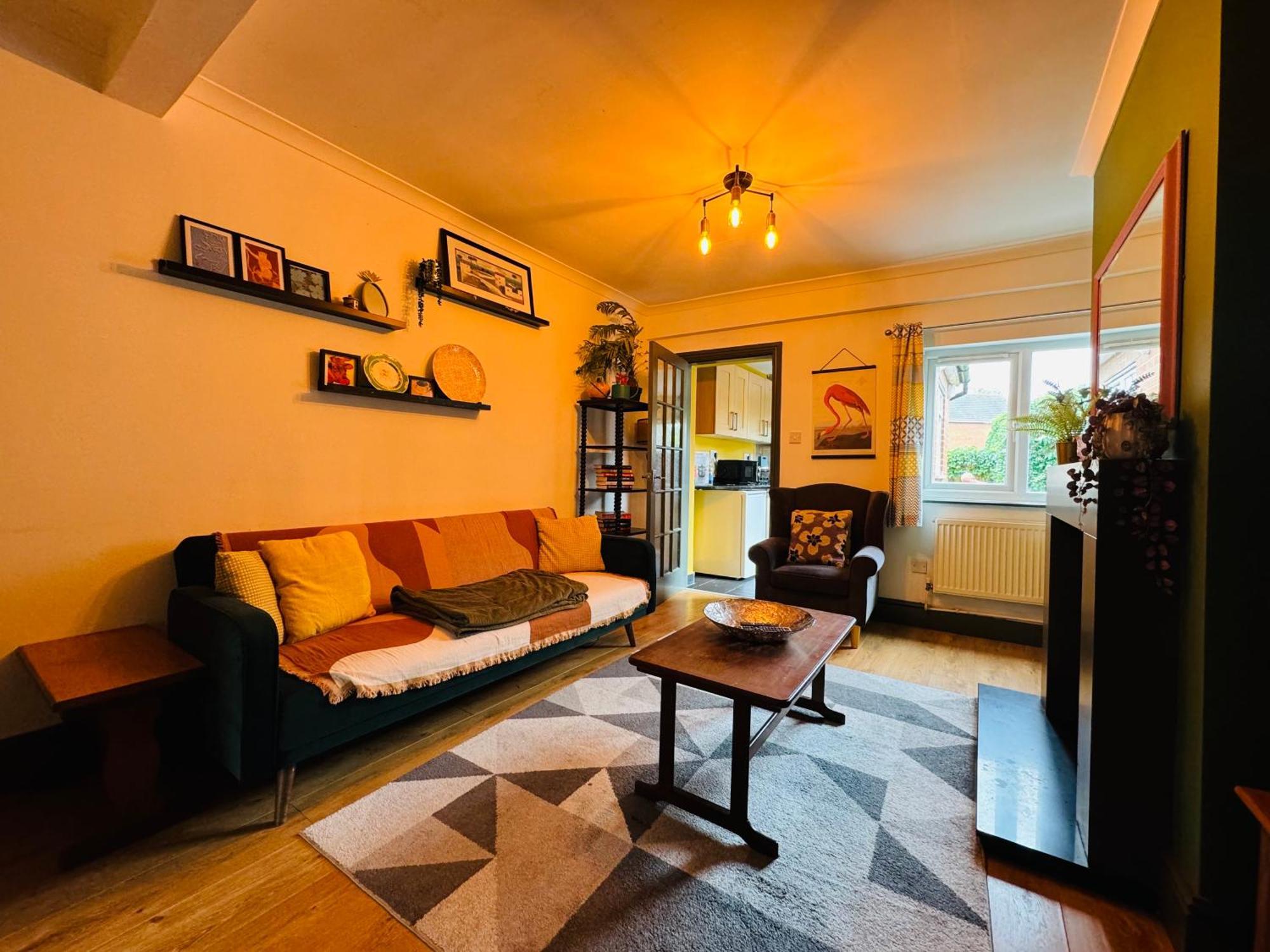 Holiday home The Cosy In Burton. Sleeps 5. Fast Wi-fi Burton-upon-Trent