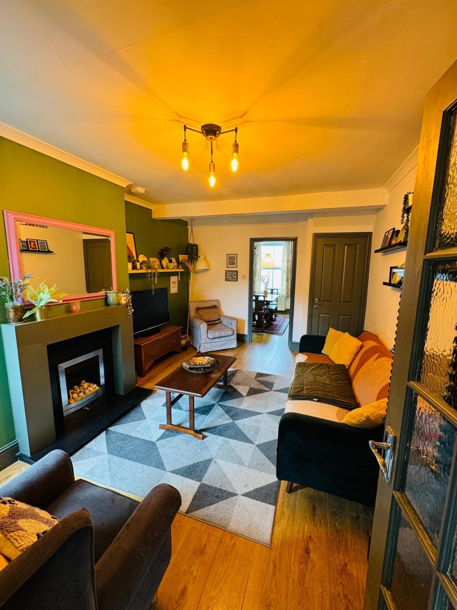 Holiday home The Cosy In Burton. Sleeps 5. Fast Wi-fi