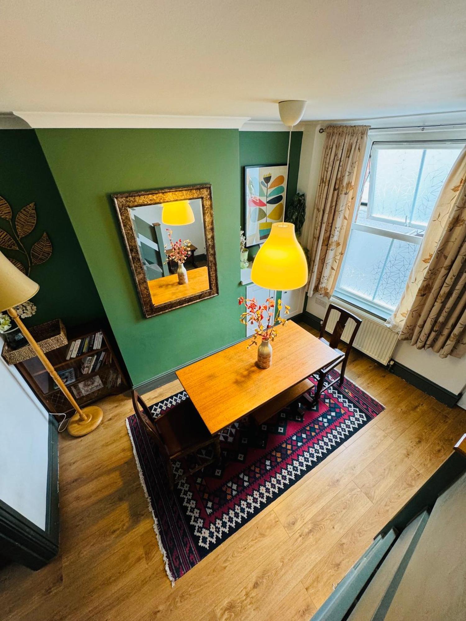 Holiday home The Cosy In Burton. Sleeps 5. Fast Wi-fi *